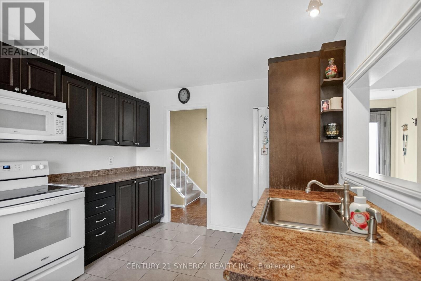 61 FIELDGATE DRIVE Image 6