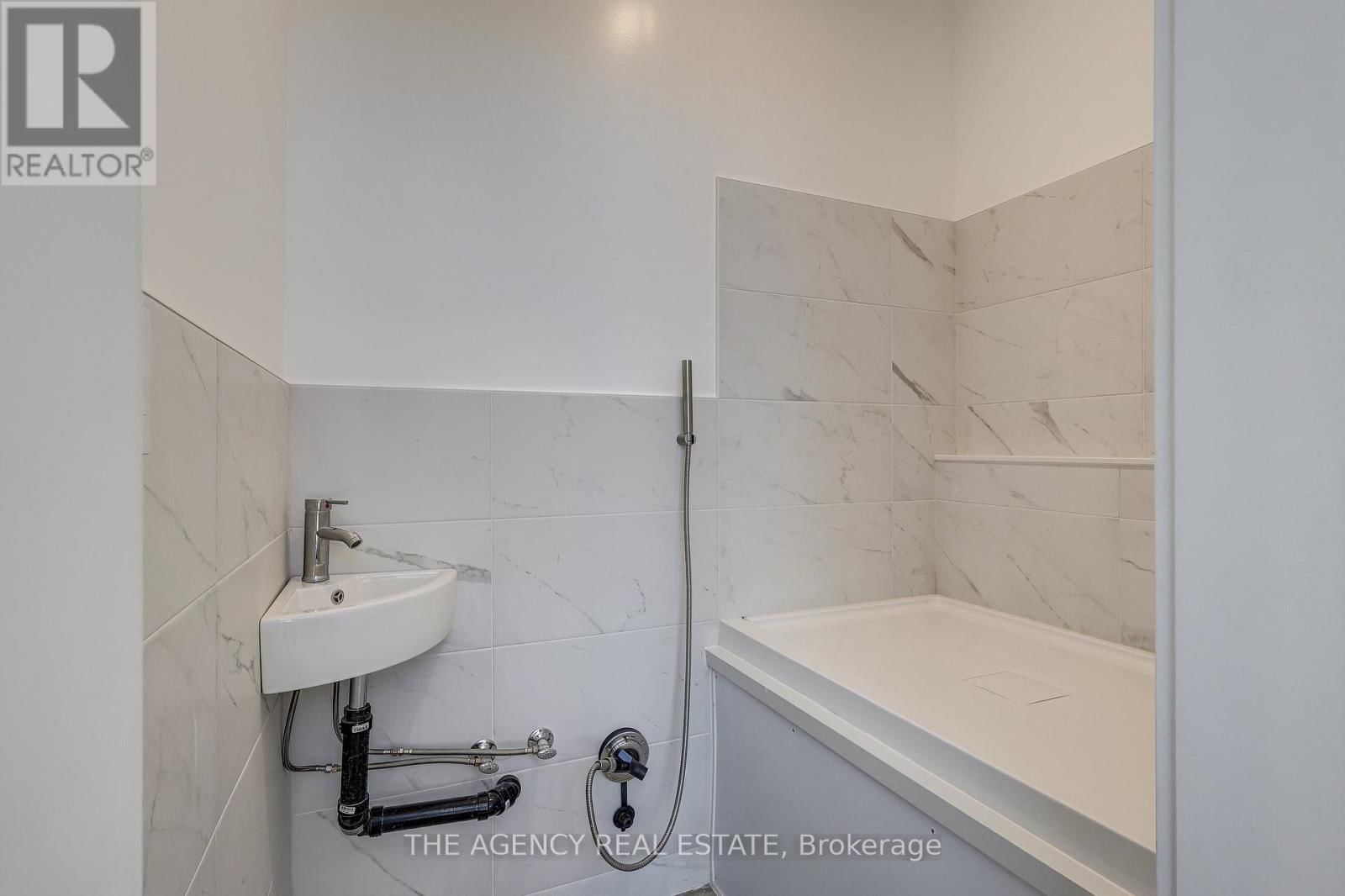 4228 FALLINGBROOK ROAD Image 45