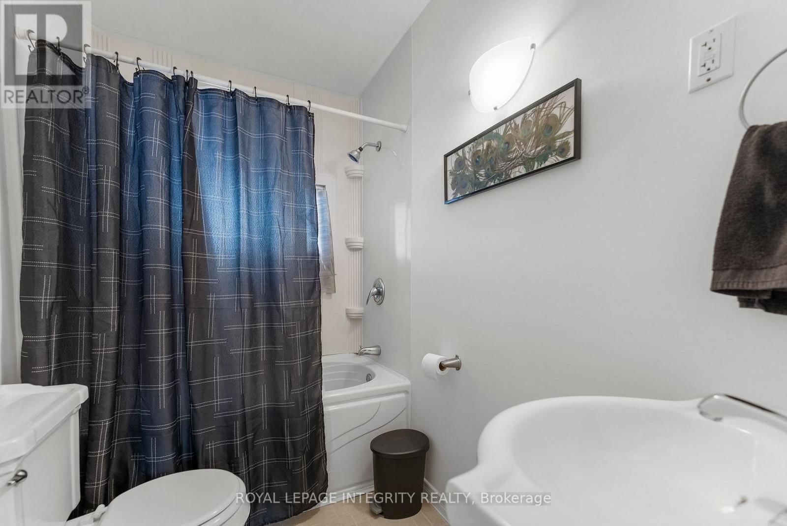 651 LORNE STREET WEST Image 11