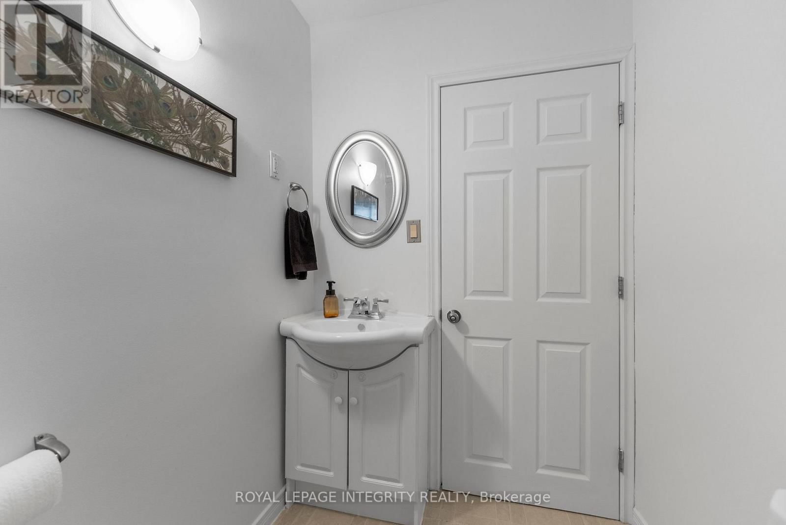 651 LORNE STREET WEST Image 12