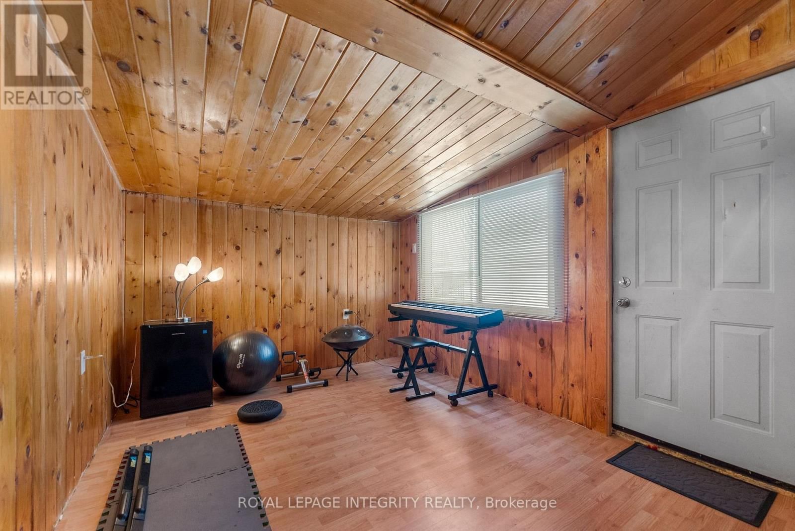 651 LORNE STREET WEST Image 14