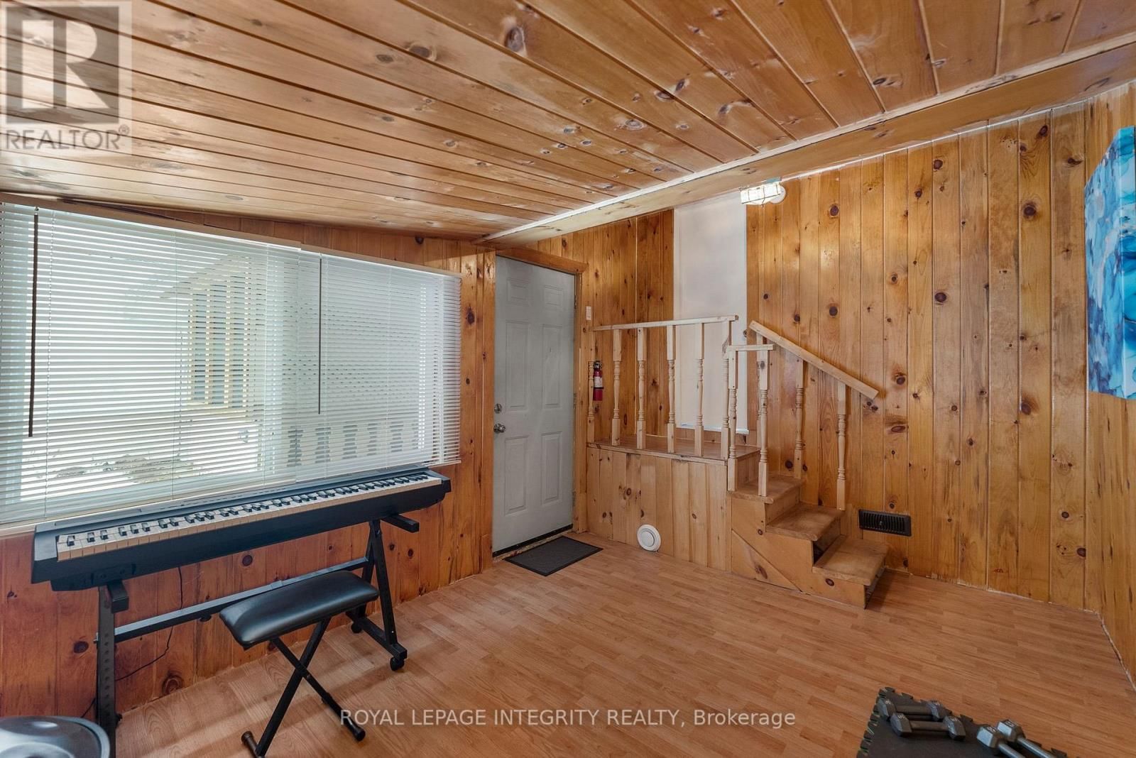 651 LORNE STREET WEST Image 15