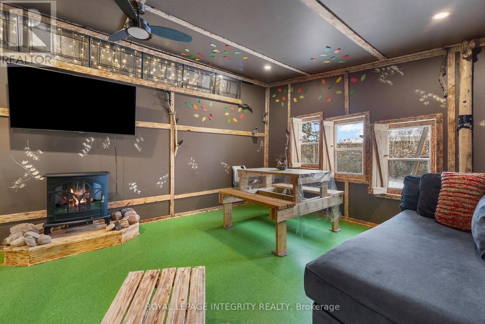 651 LORNE STREET WEST Image 17