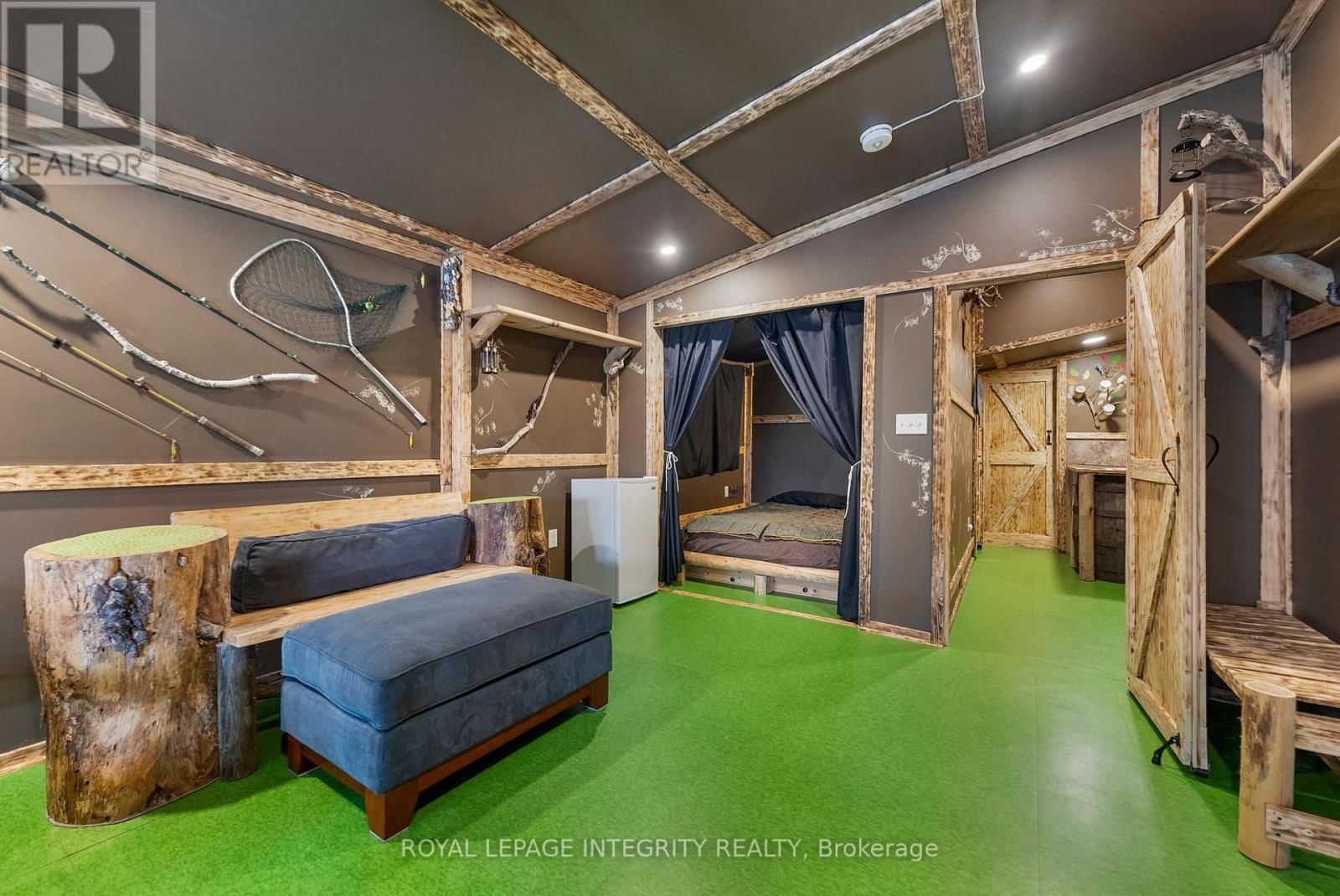 651 LORNE STREET WEST Image 18