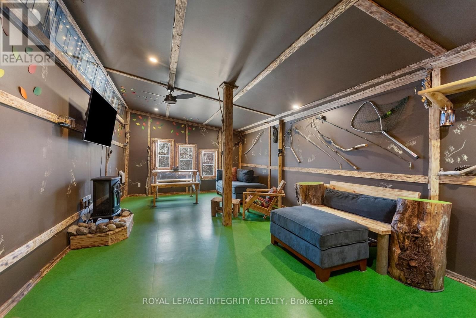 651 LORNE STREET WEST Image 19