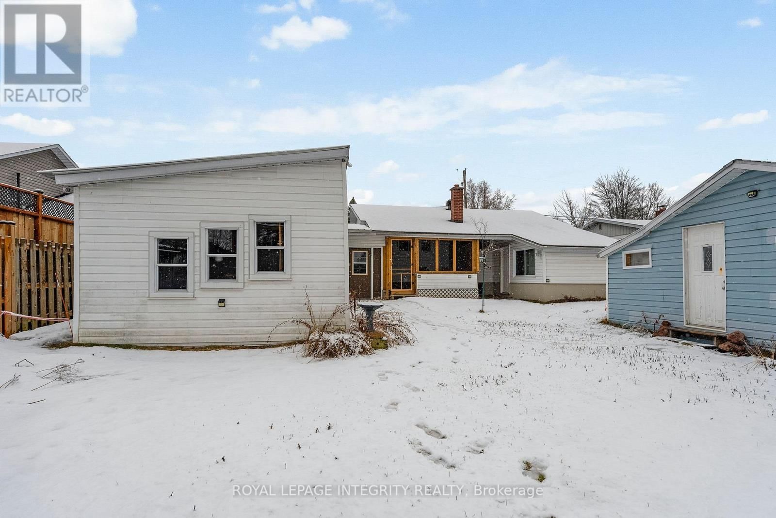 651 LORNE STREET WEST Image 23