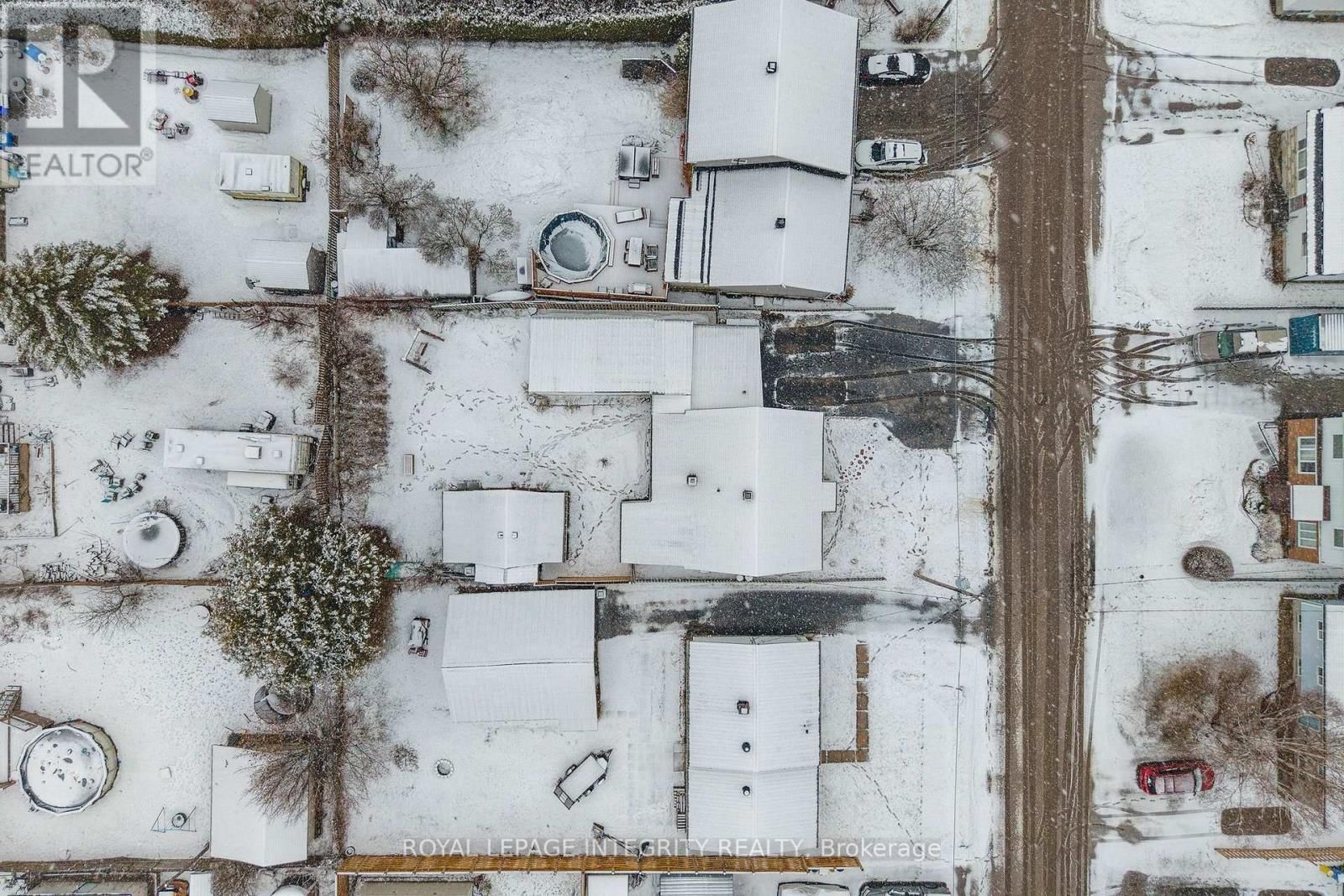 651 LORNE STREET WEST Image 25