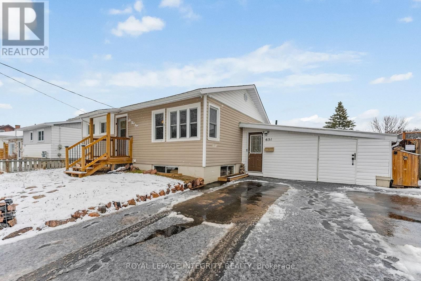 651 LORNE STREET WEST Image 3