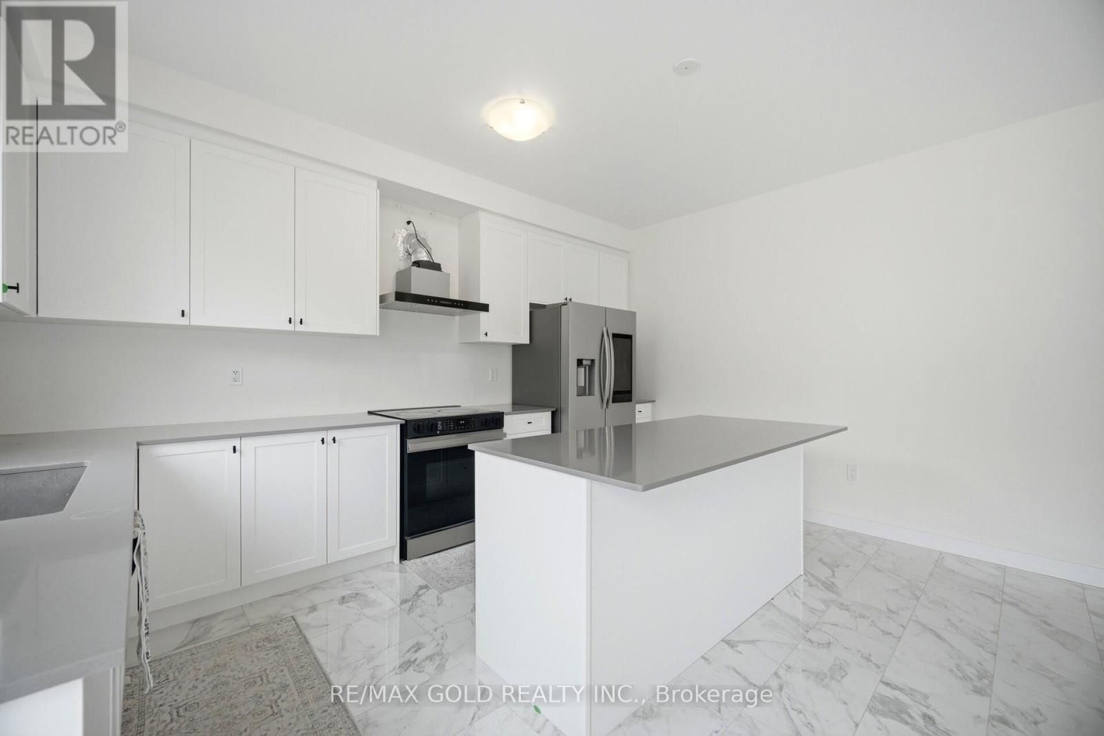 78 PLAYER DRIVE Image 10