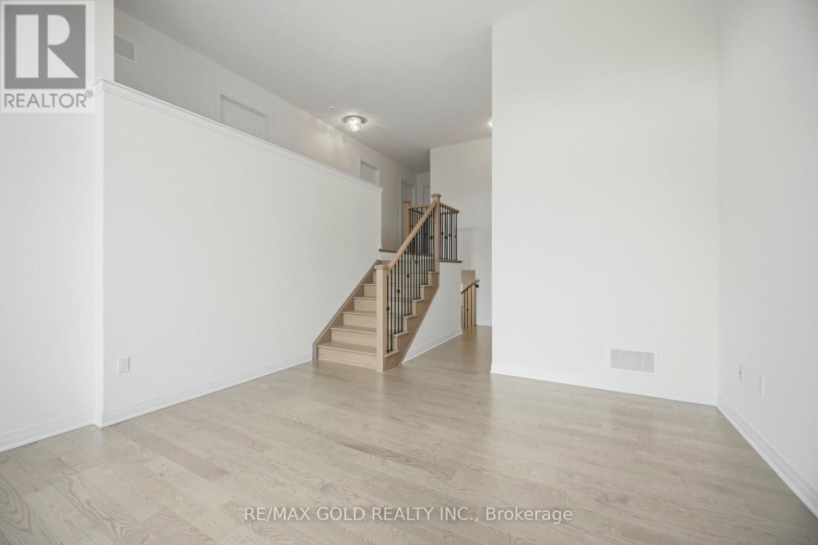 78 PLAYER DRIVE Image 13