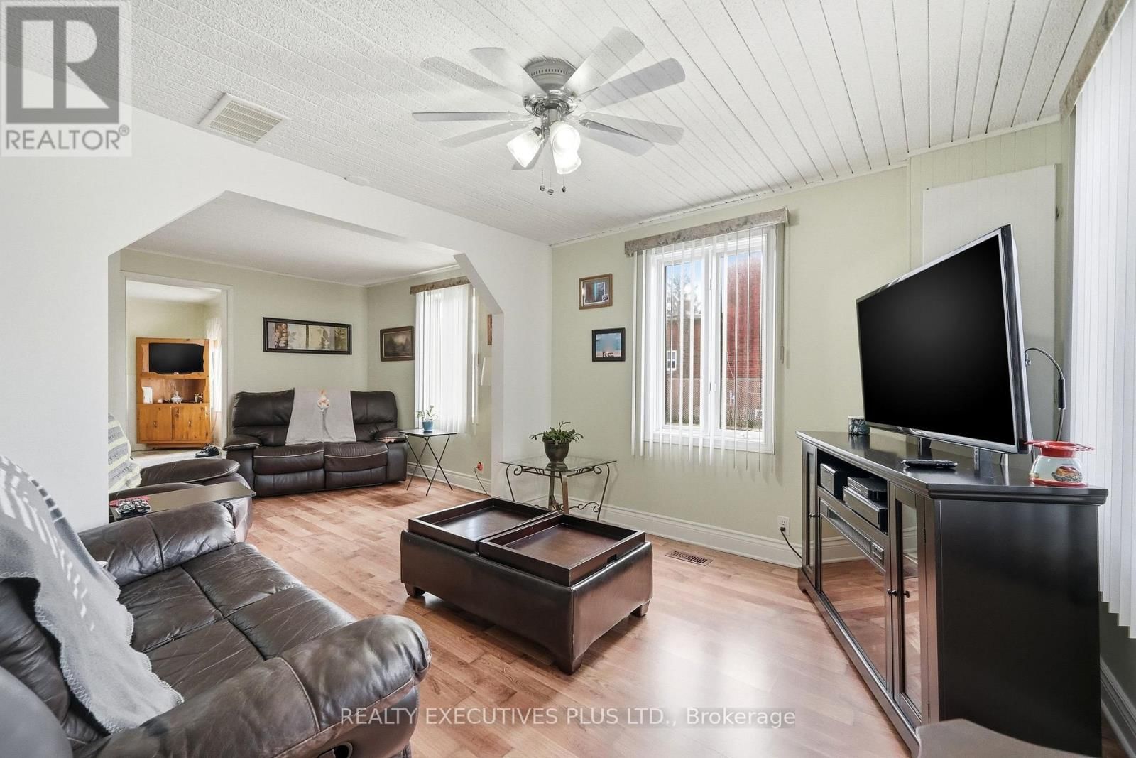 3721 CHAMPLAIN STREET Image 10