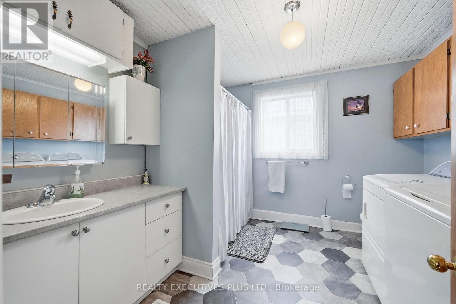 3721 CHAMPLAIN STREET Image 12