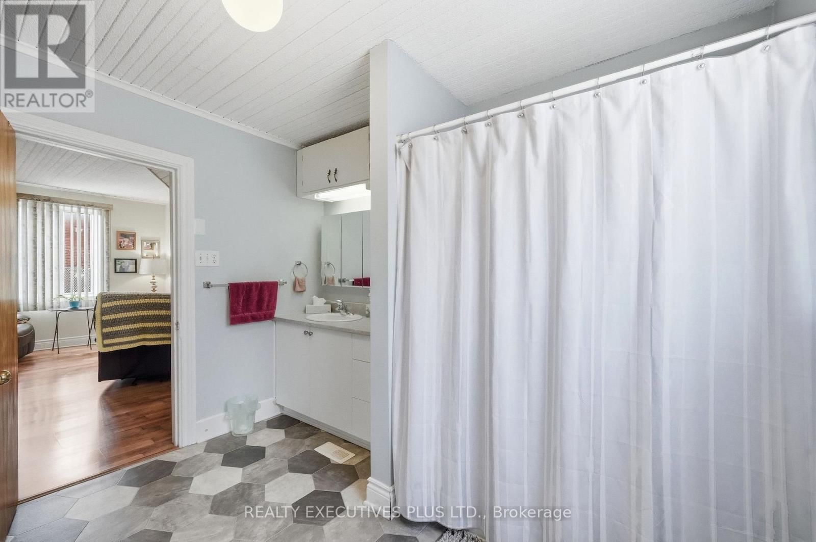 3721 CHAMPLAIN STREET Image 13