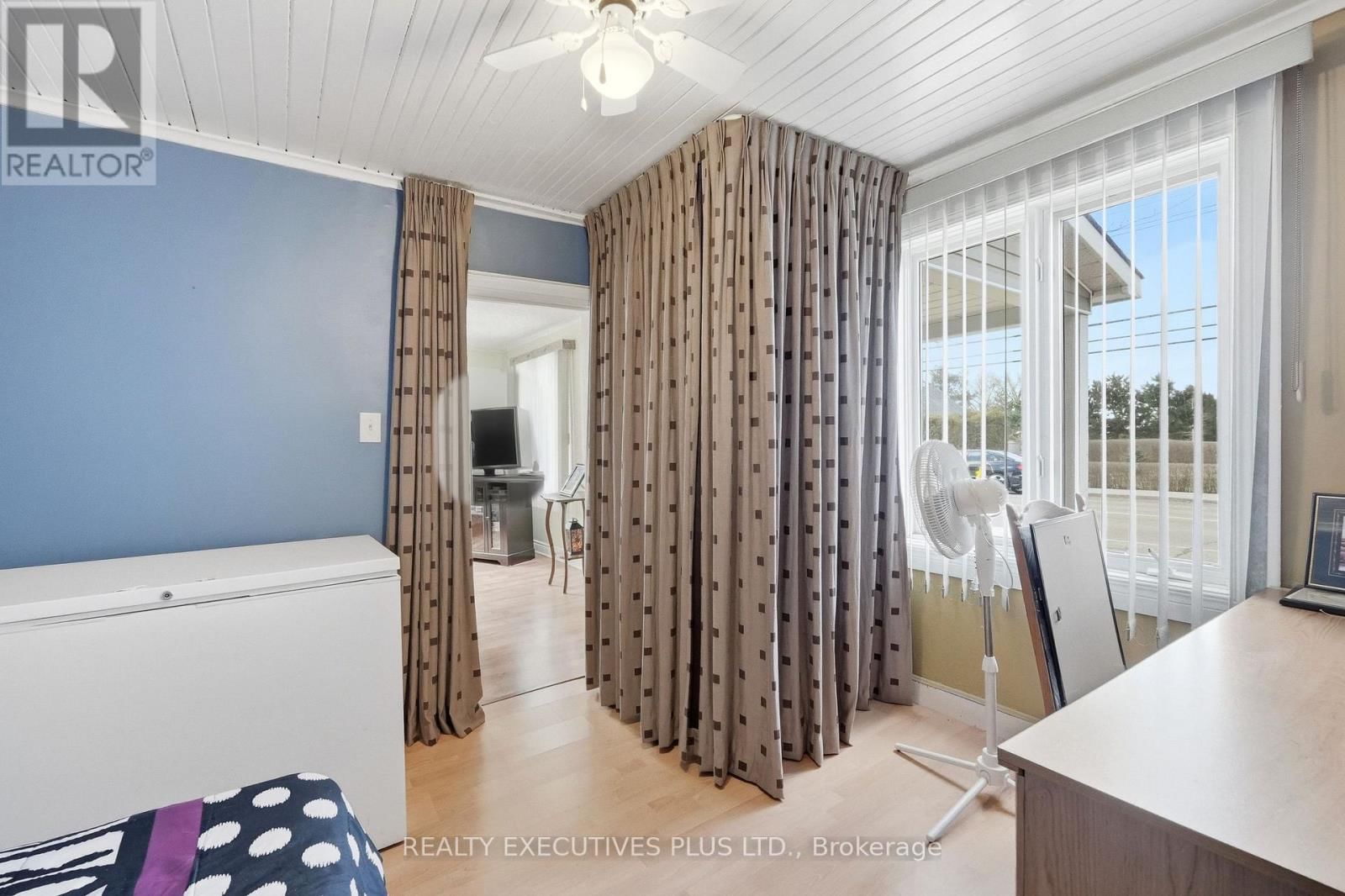 3721 CHAMPLAIN STREET Image 15