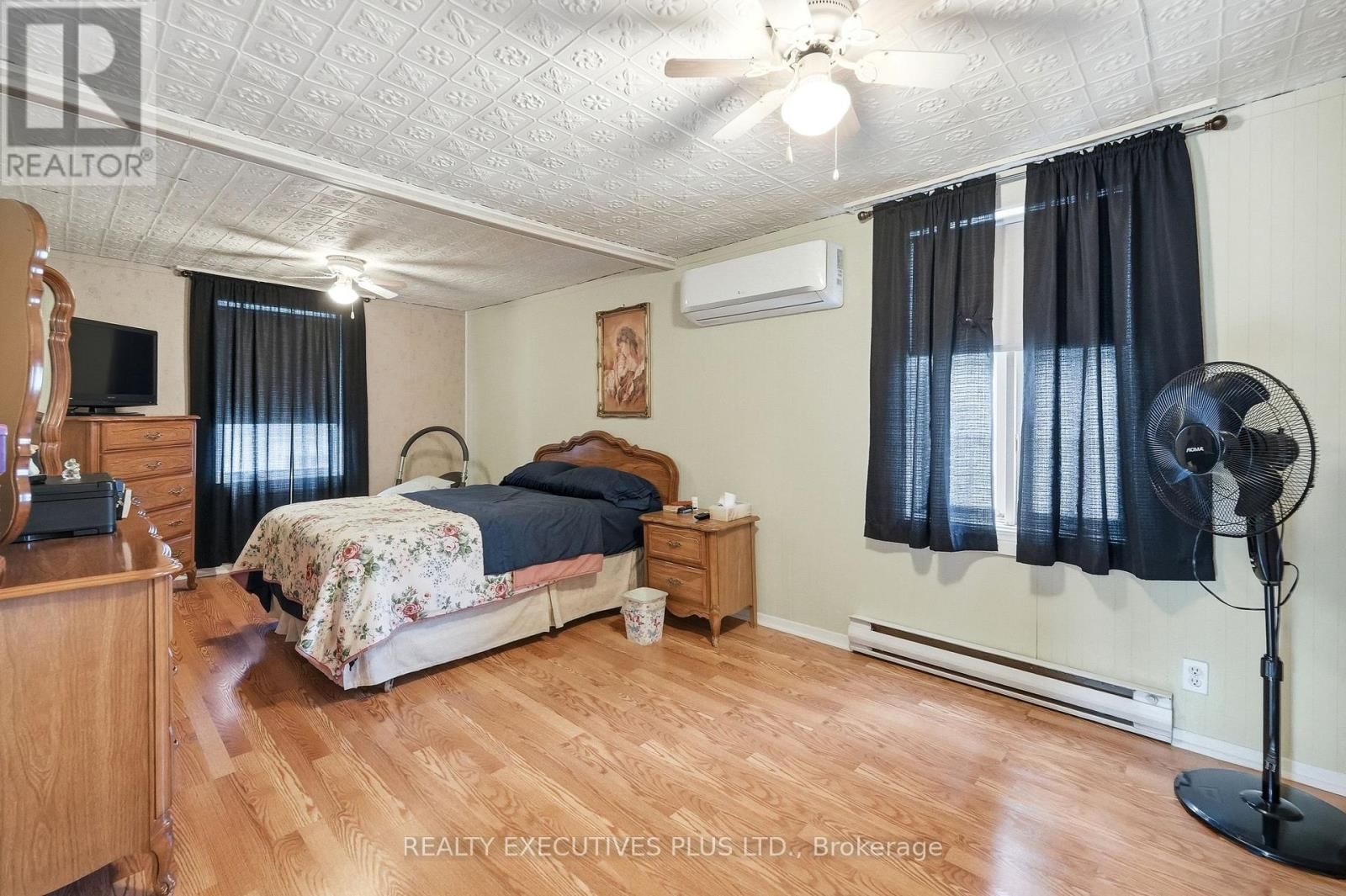 3721 CHAMPLAIN STREET Image 17