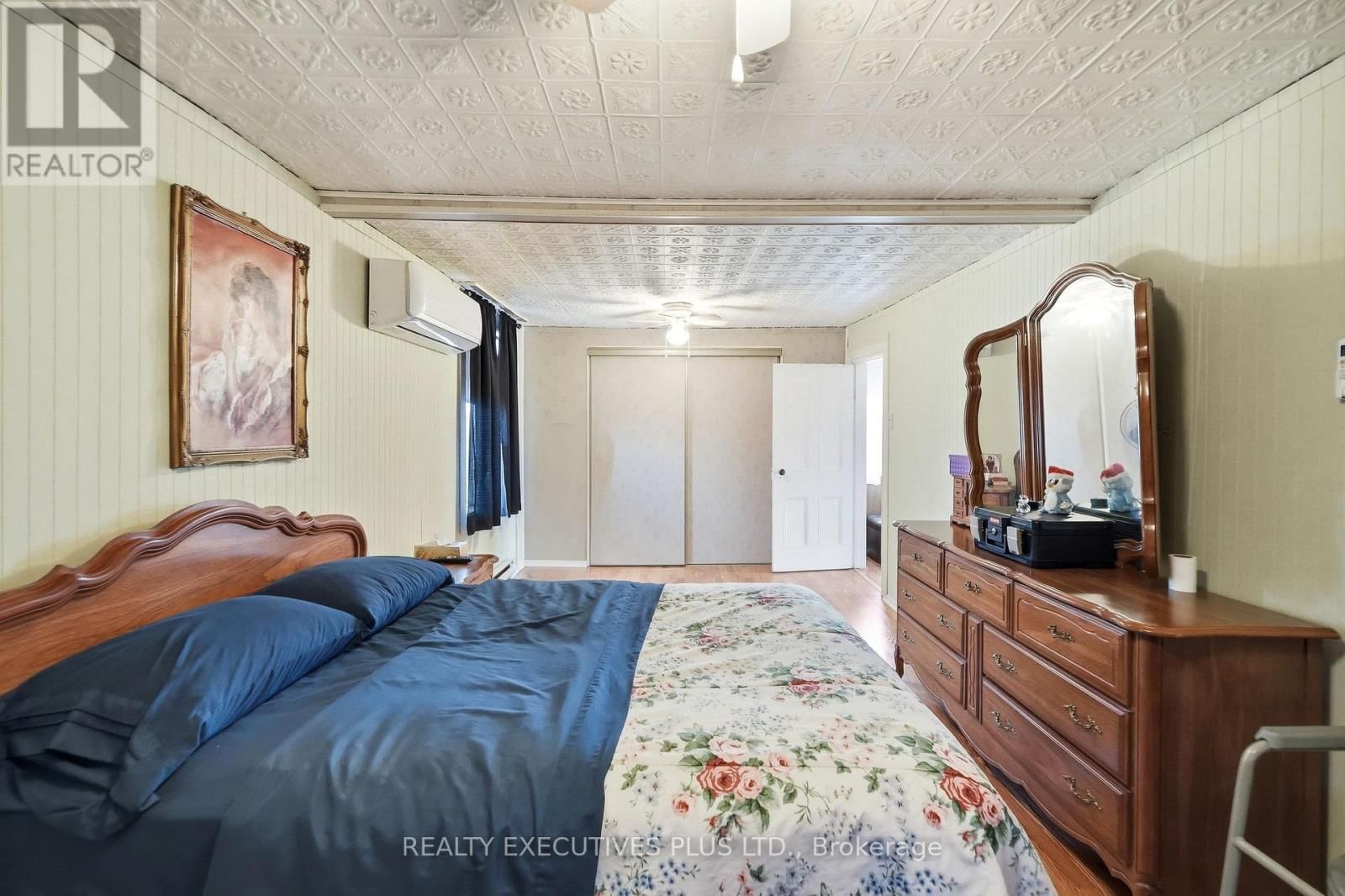 3721 CHAMPLAIN STREET Image 18