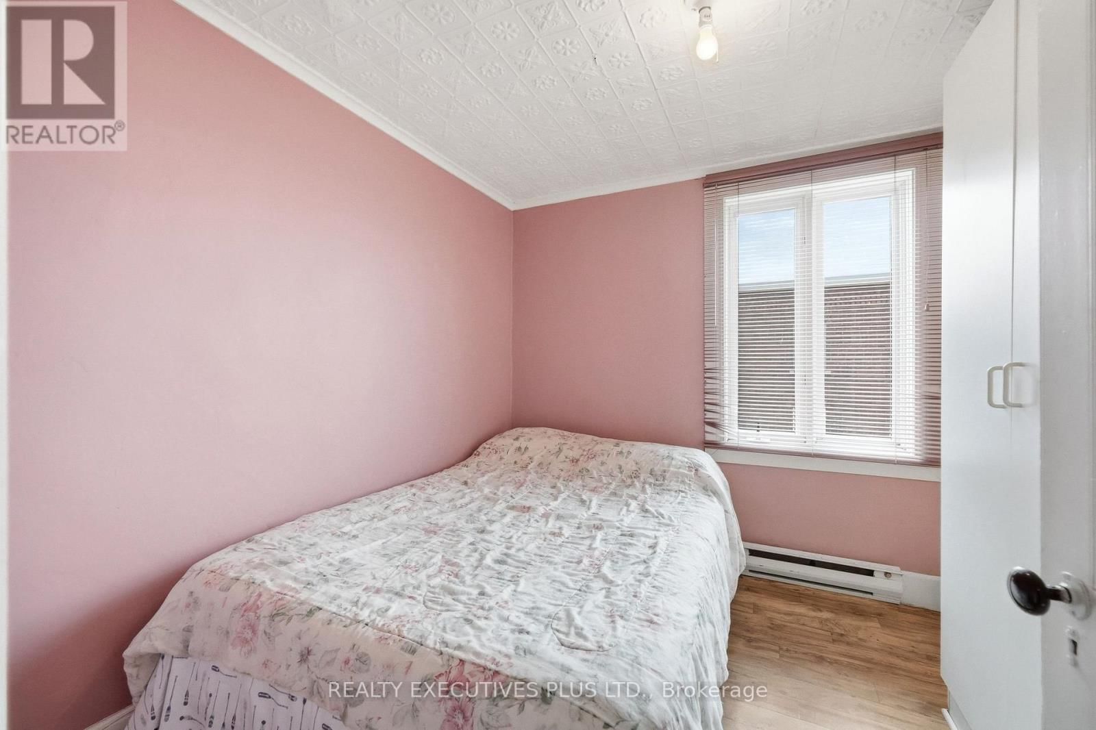 3721 CHAMPLAIN STREET Image 20