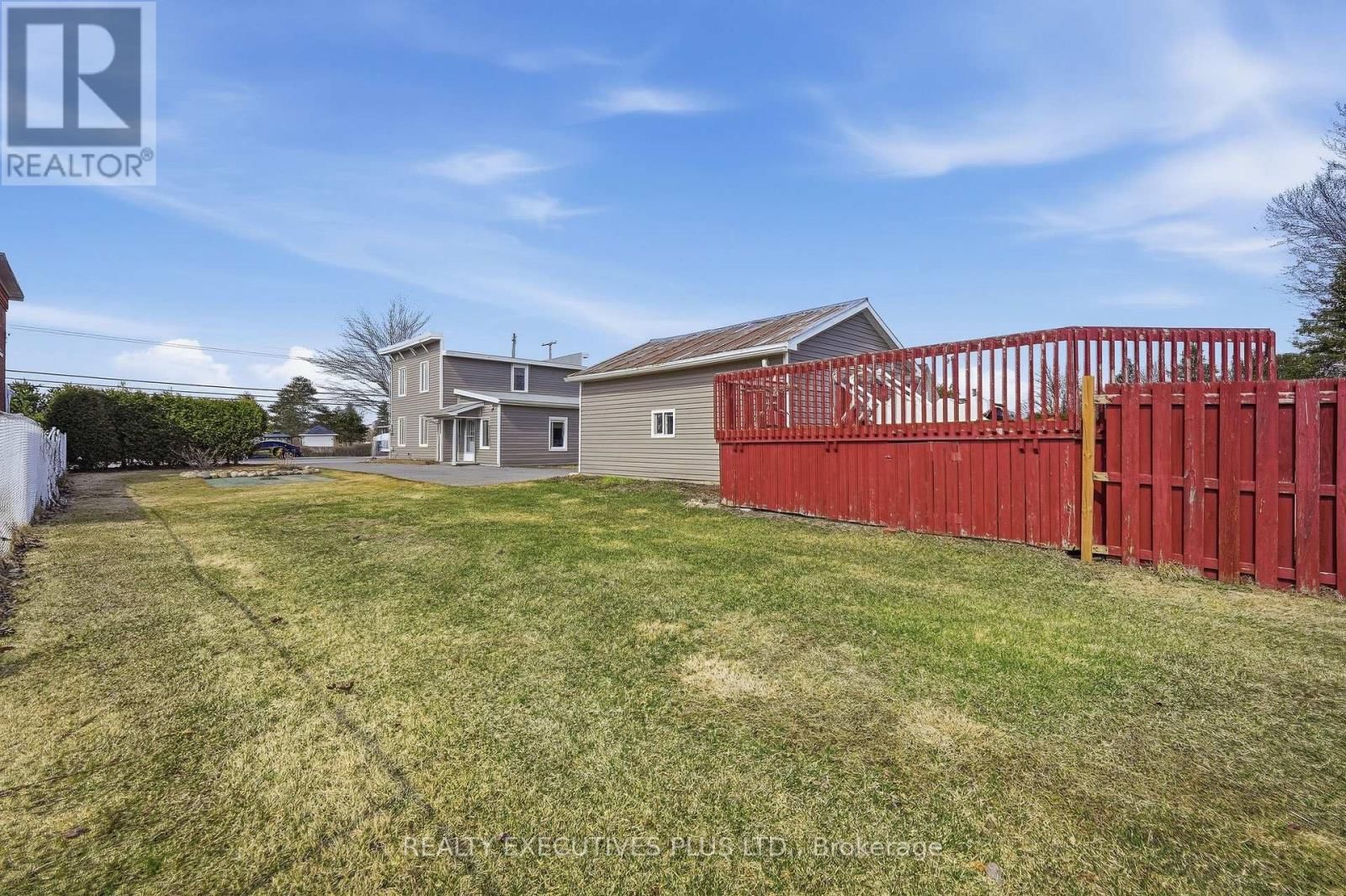 3721 CHAMPLAIN STREET Image 28