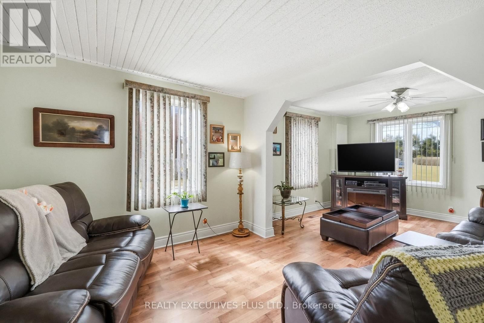 3721 CHAMPLAIN STREET Image 8