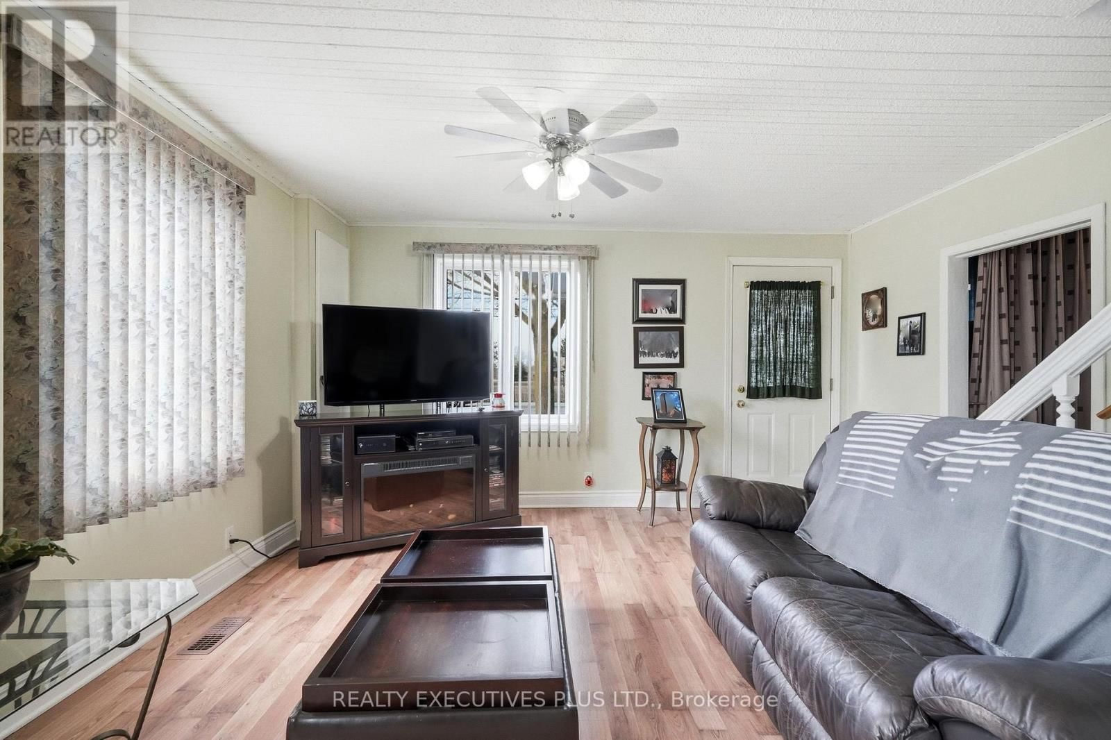 3721 CHAMPLAIN STREET Image 9