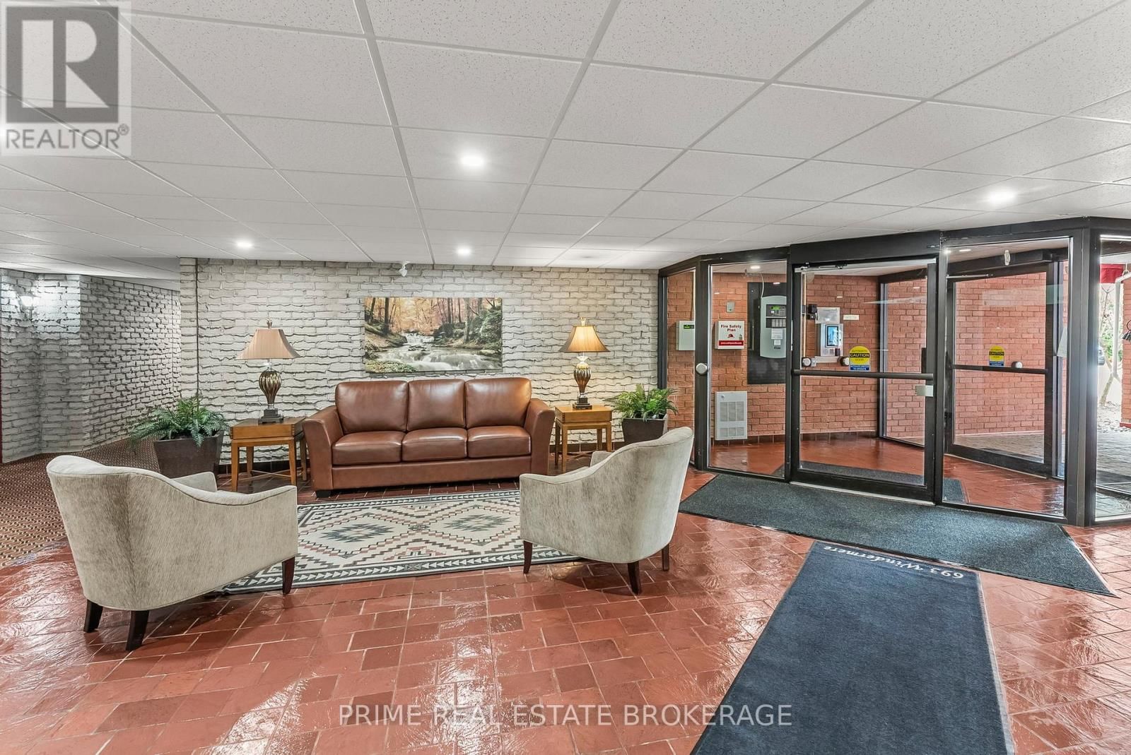 204 - 693 WINDERMERE ROAD Image 2