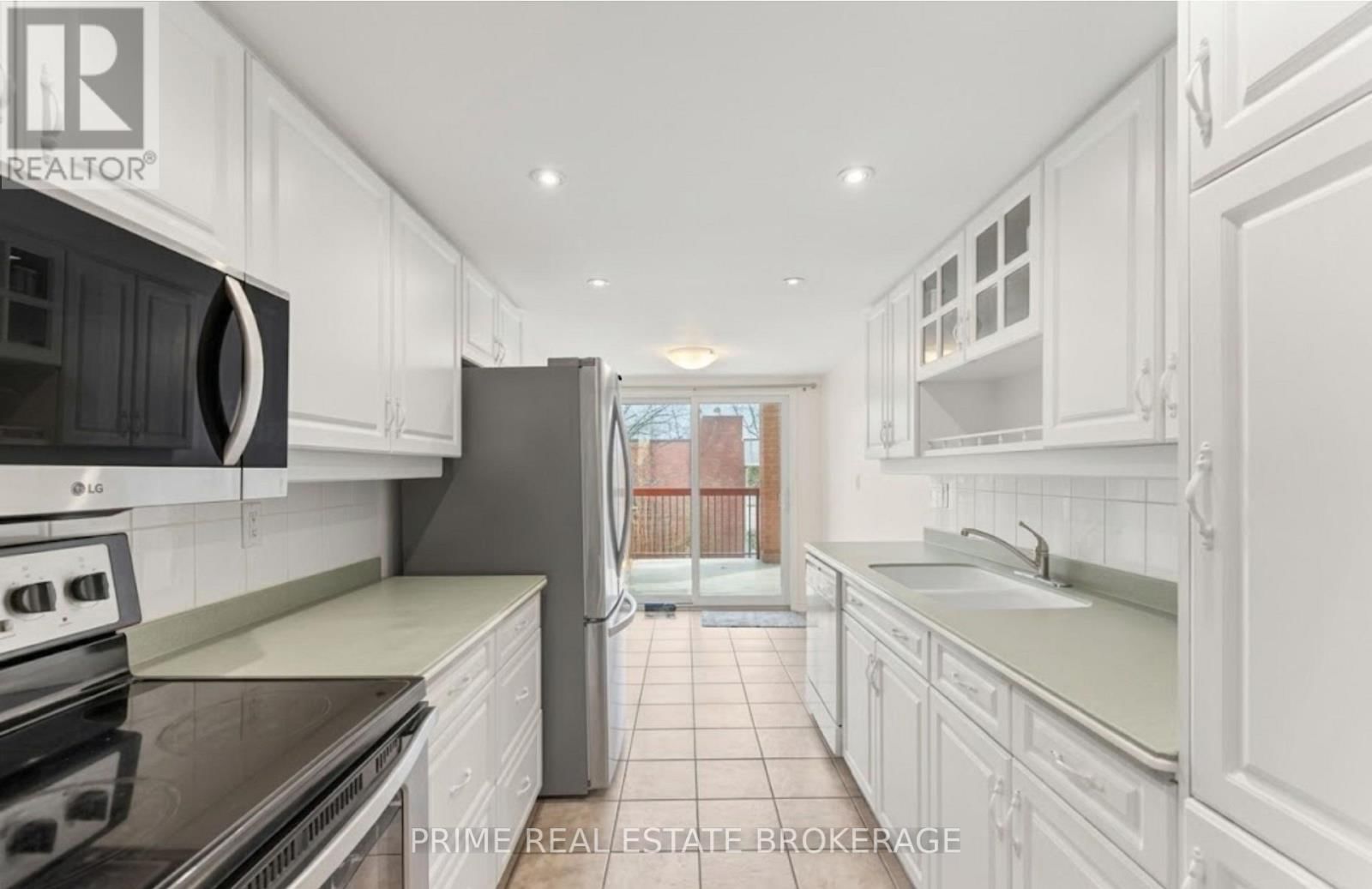 204 - 693 WINDERMERE ROAD Image 8