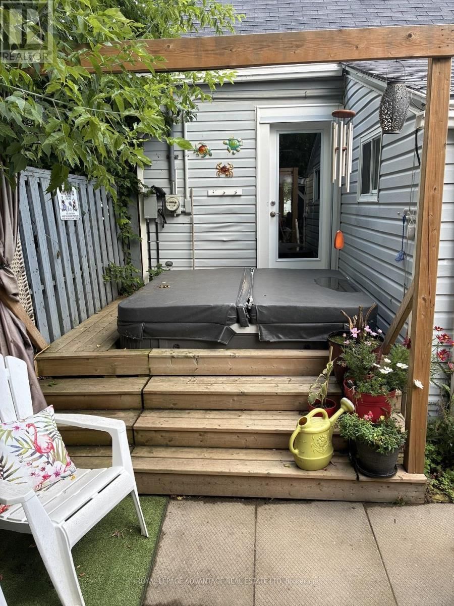 8 ROOSEVELT DRIVE Image 26