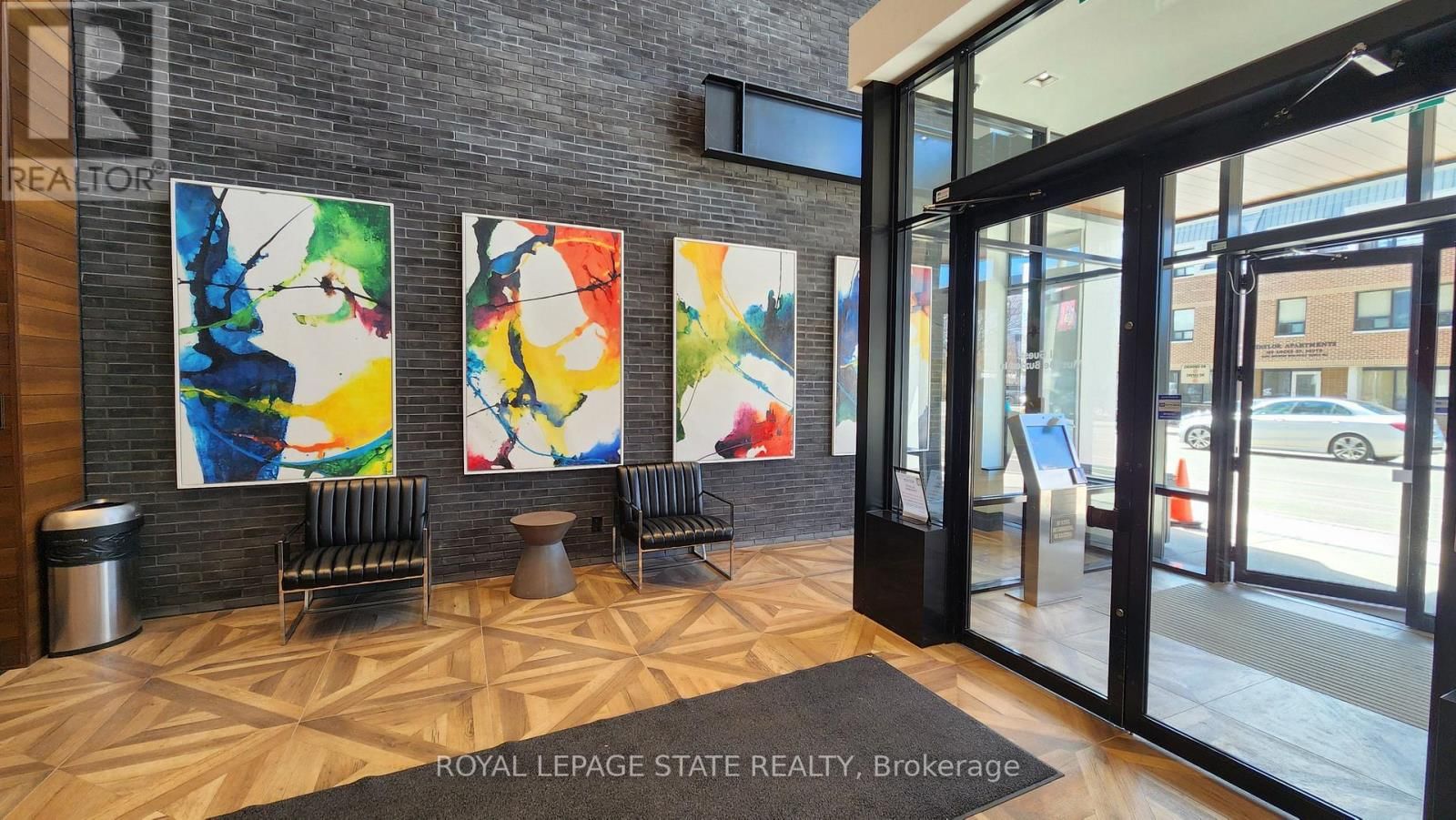 511 - 101 LOCKE STREET Image 3