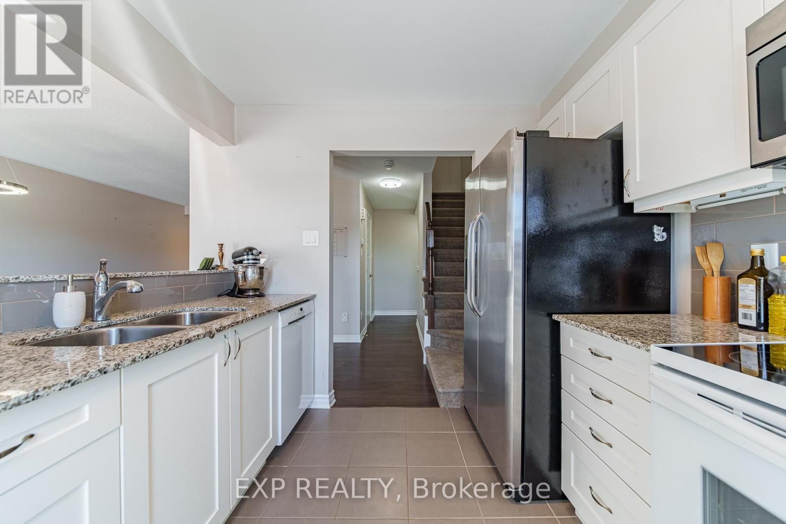 523 ENSATINA CRESCENT Image 17