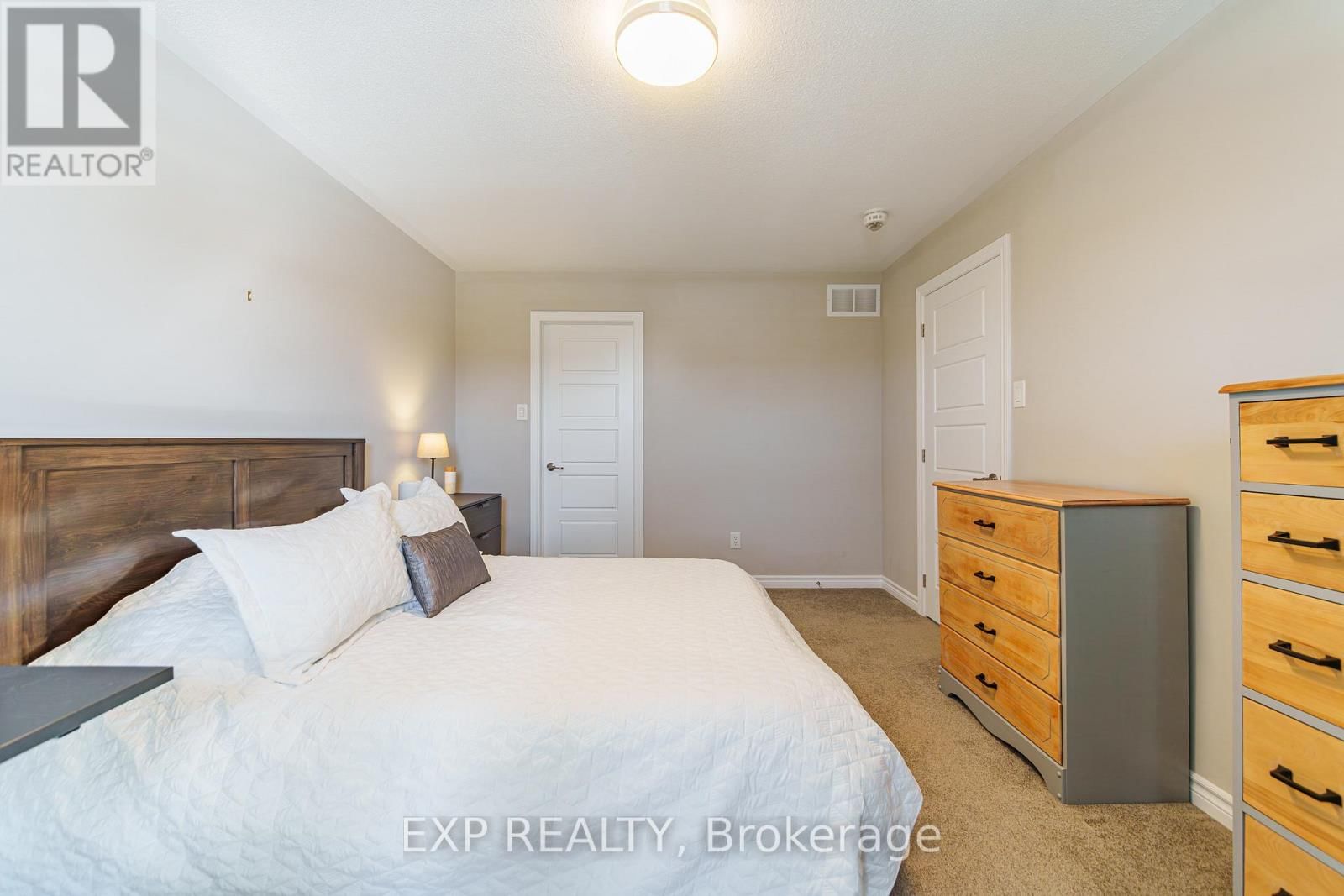 523 ENSATINA CRESCENT Image 24