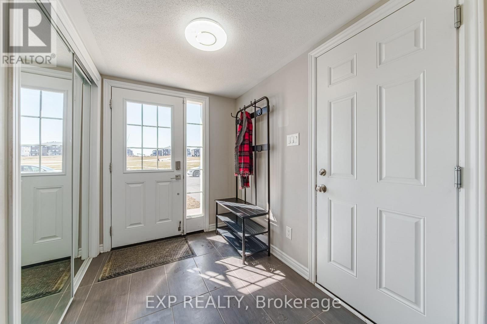 523 ENSATINA CRESCENT Image 3