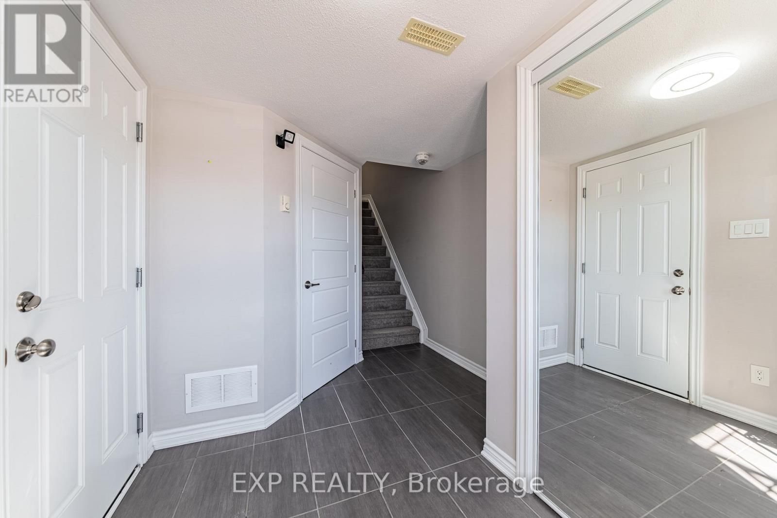 523 ENSATINA CRESCENT Image 4