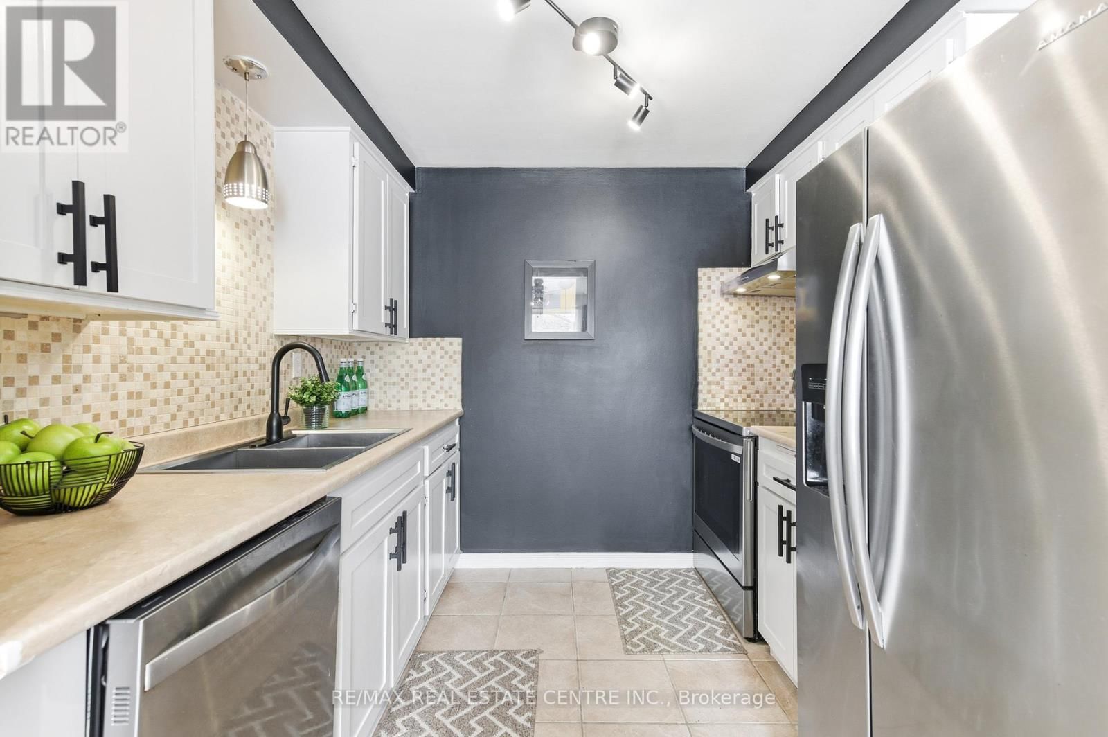 22 - 210 GLAMIS ROAD Image 6