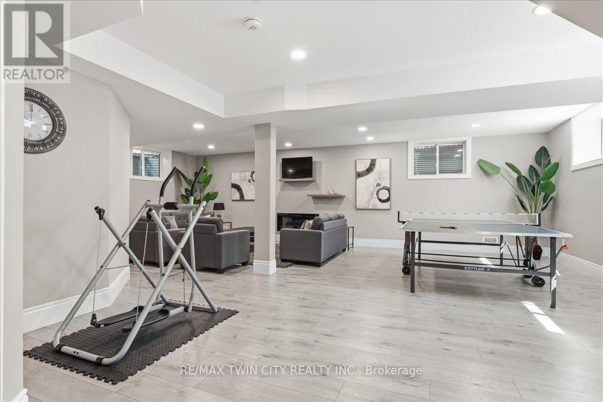 3971 WILSON STREET Image 32