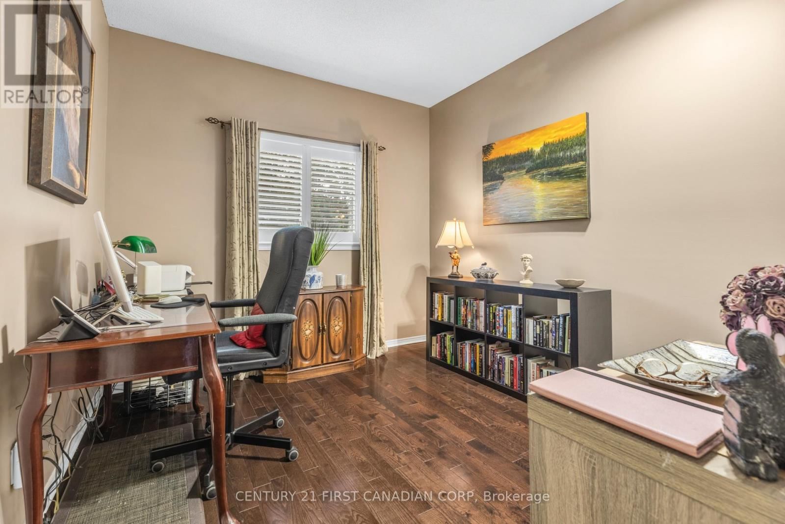 1 - 205 NORTH CENTRE ROAD Image 16