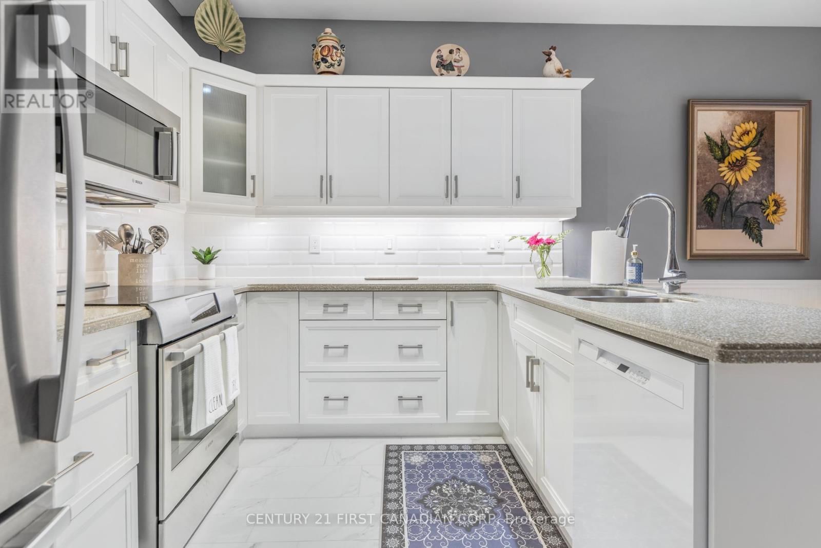 1 - 205 NORTH CENTRE ROAD Image 17