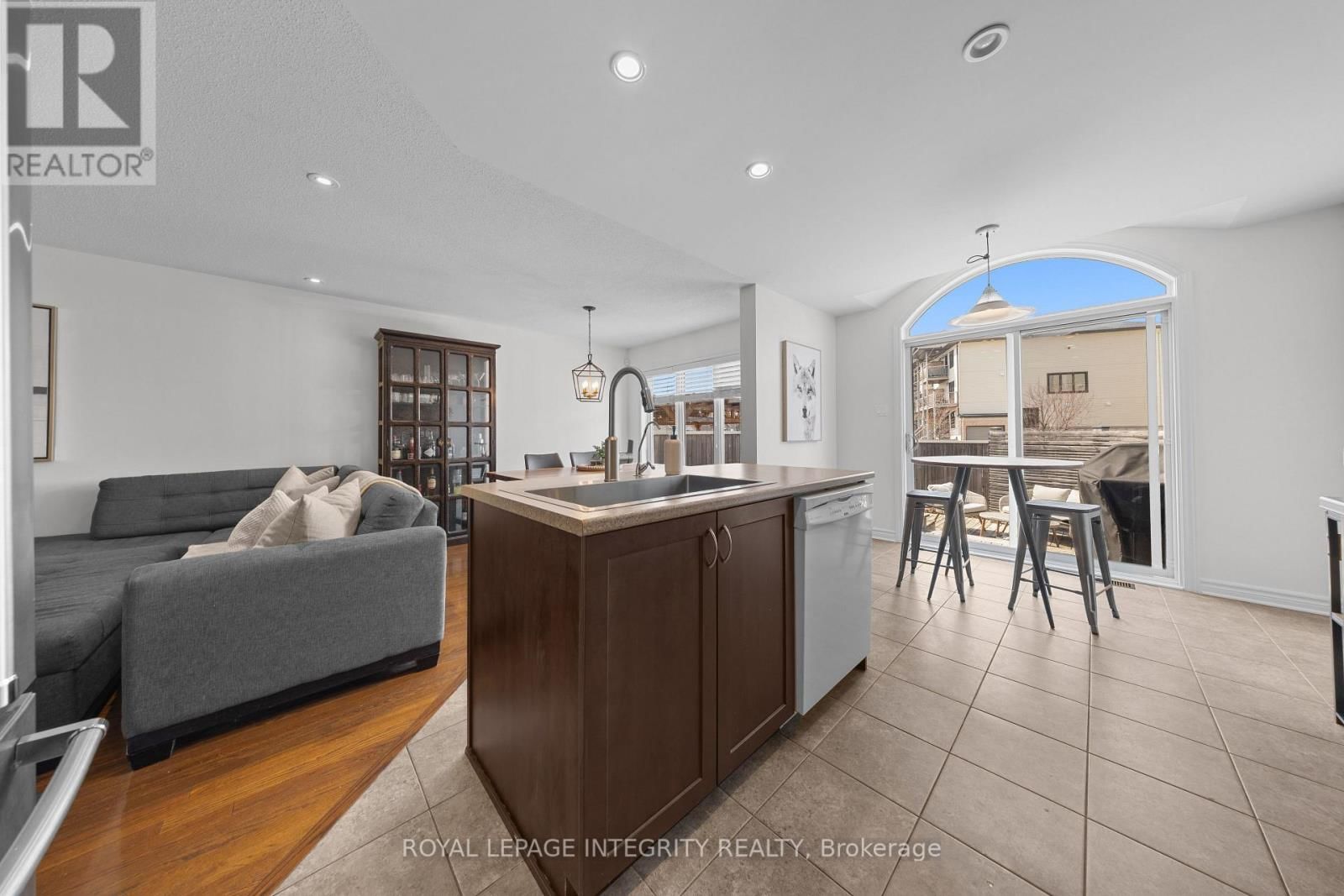 356 RAVENSWOOD WAY Image 10