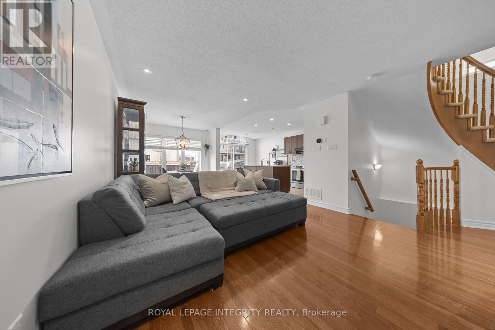 356 RAVENSWOOD WAY Image 6