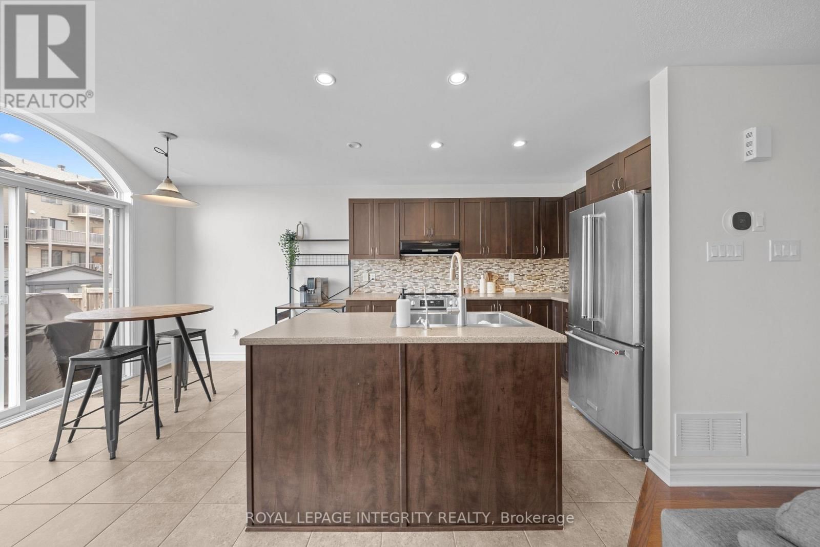 356 RAVENSWOOD WAY Image 7