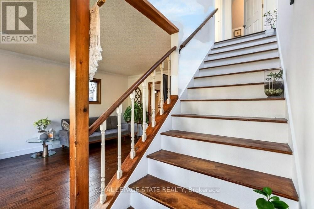 9 MORTON AVENUE Image 19