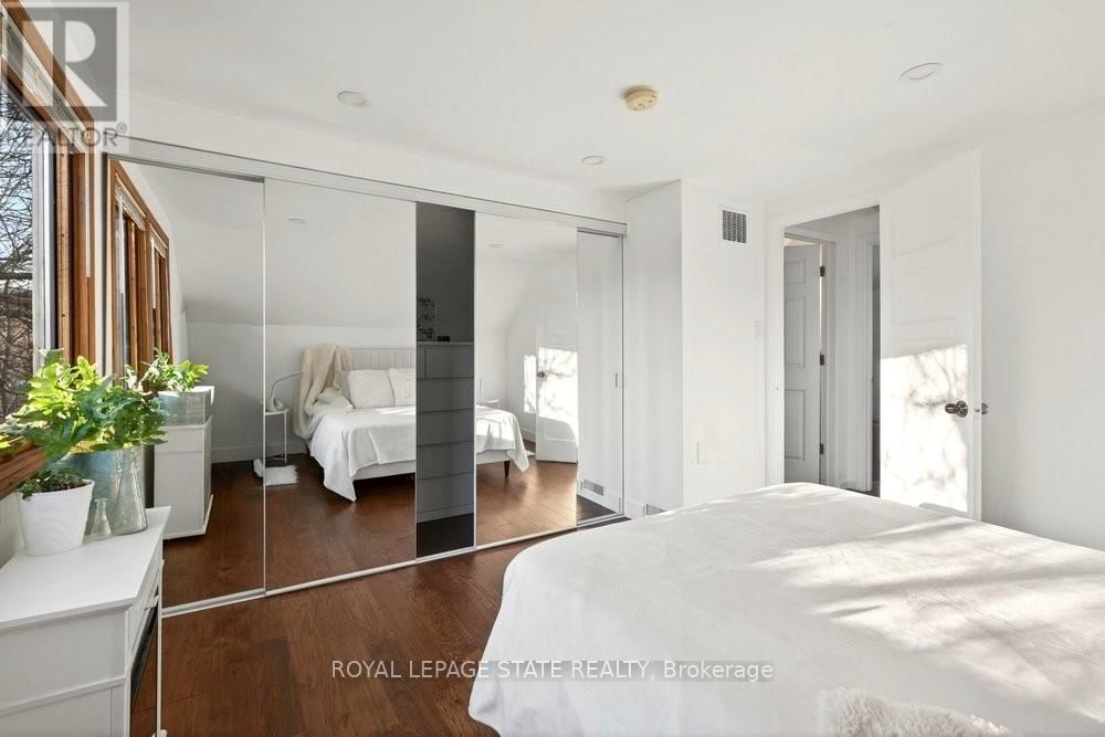 9 MORTON AVENUE Image 24