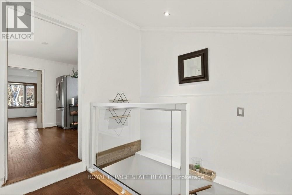 9 MORTON AVENUE Image 40