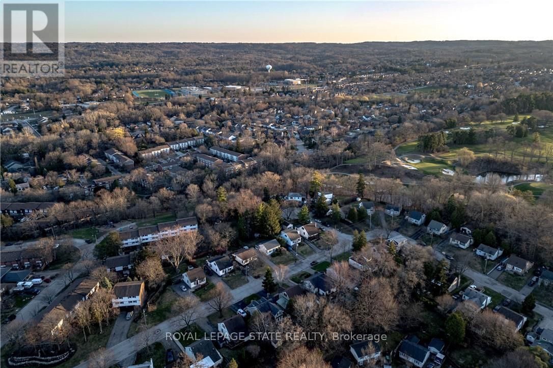 9 MORTON AVENUE Image 49