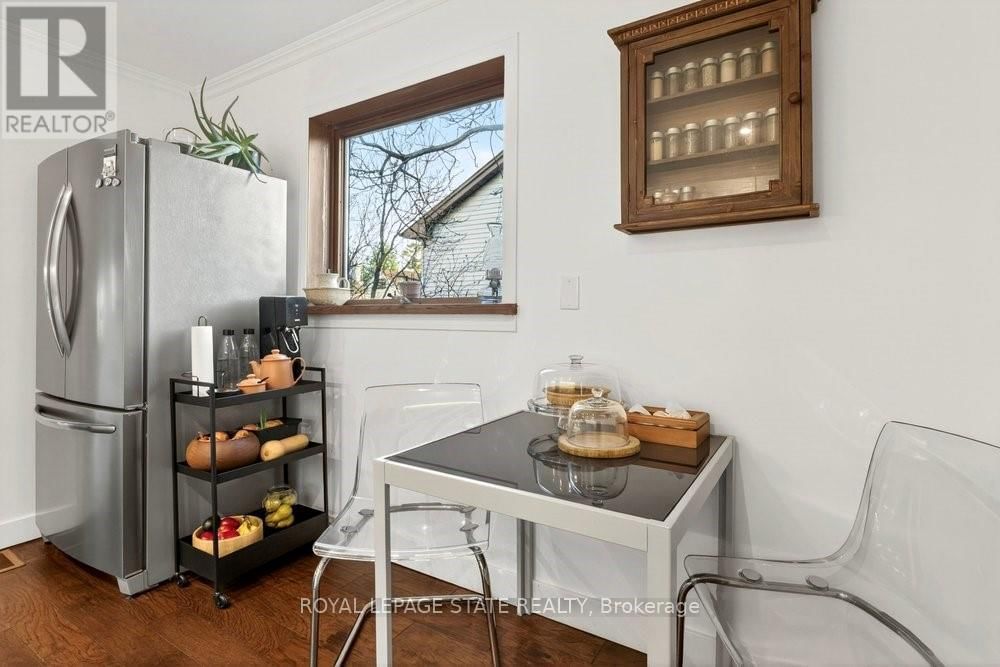 9 MORTON AVENUE Image 8