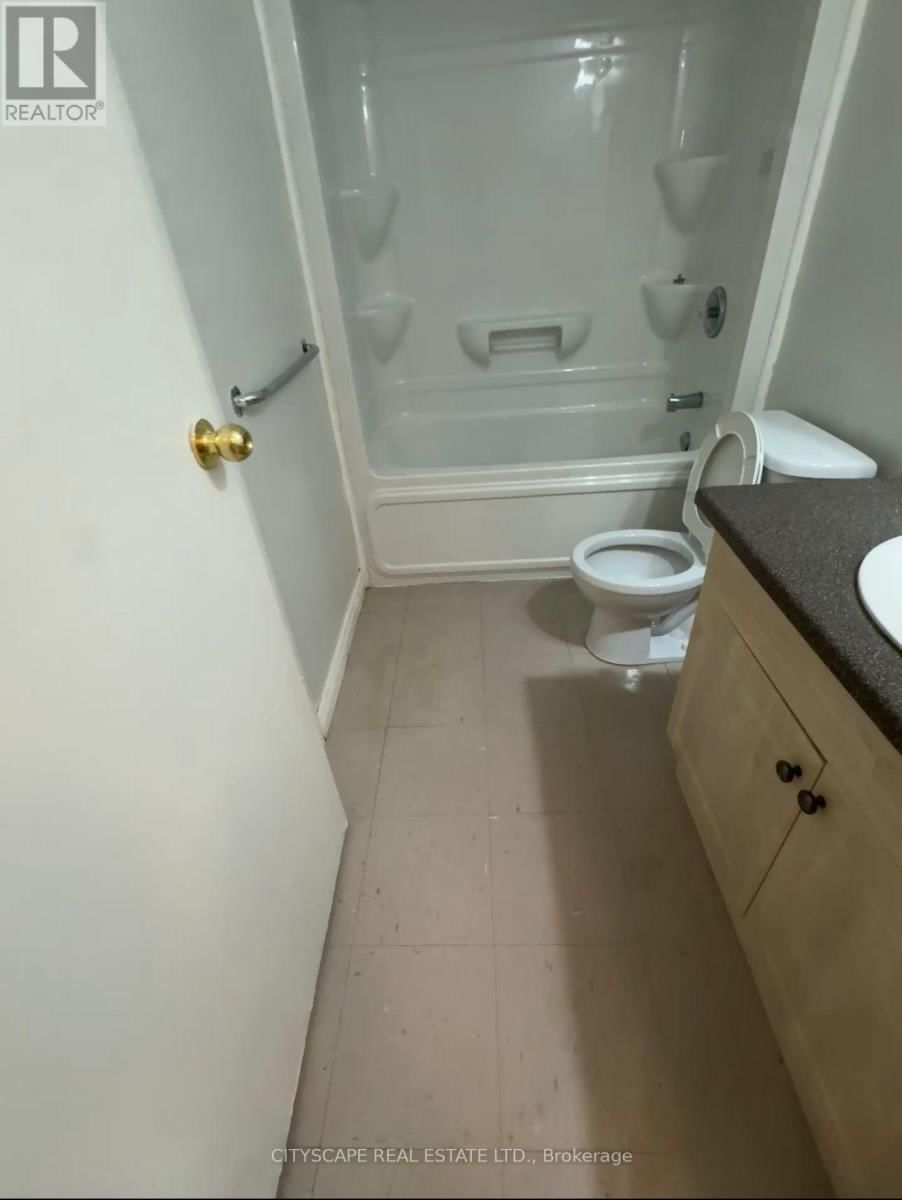 112 - 24 HARRIS AVENUE Image 9