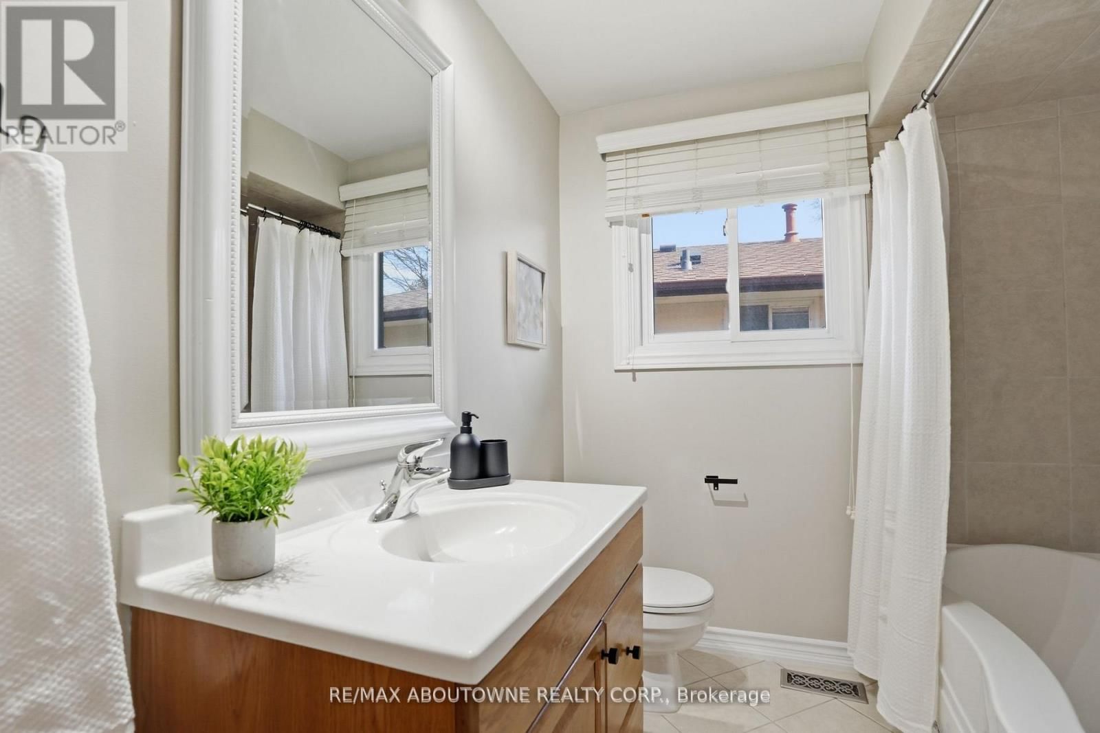 264 CELTIC DRIVE Image 22