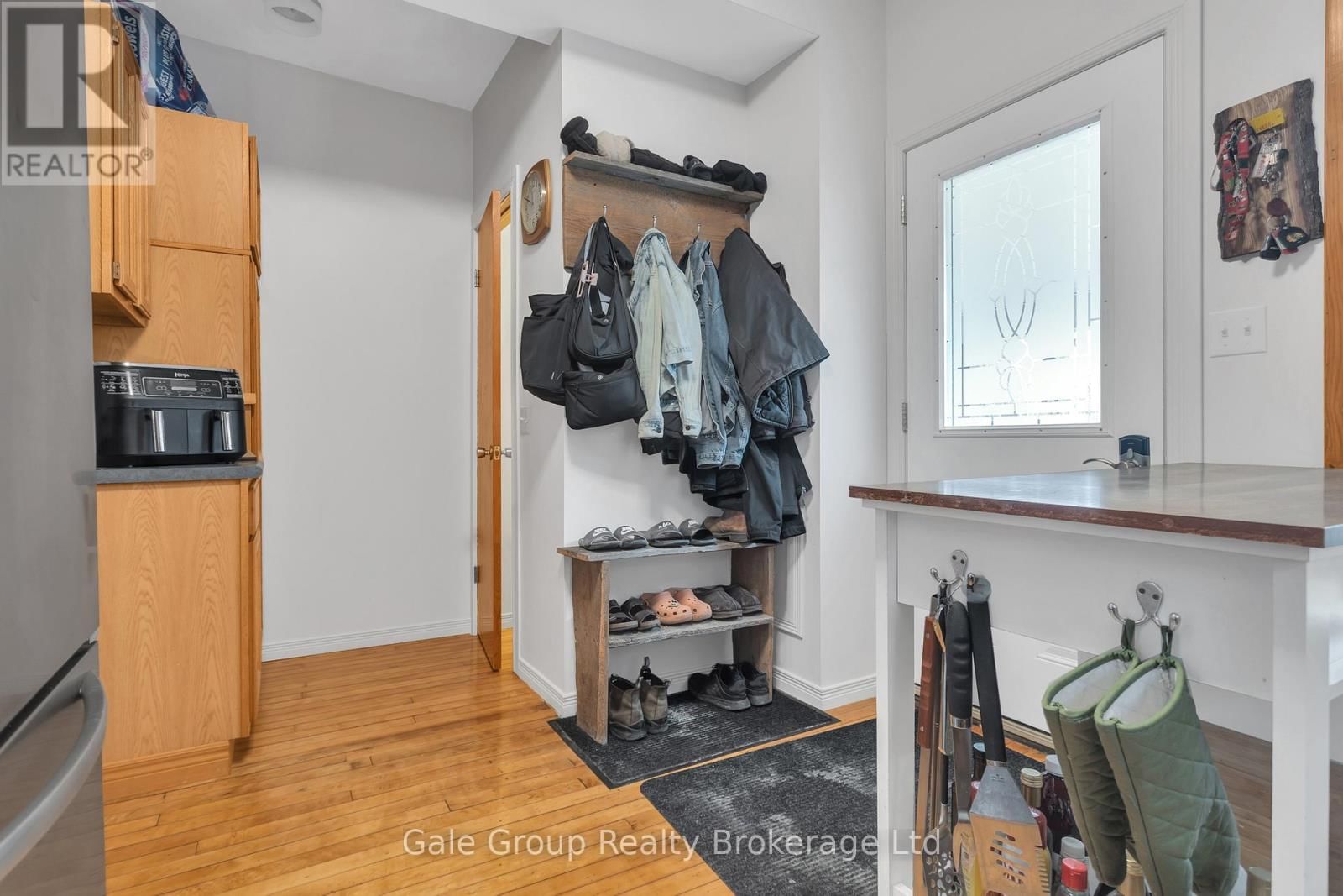 12 OXFORD STREET EAST Image 14