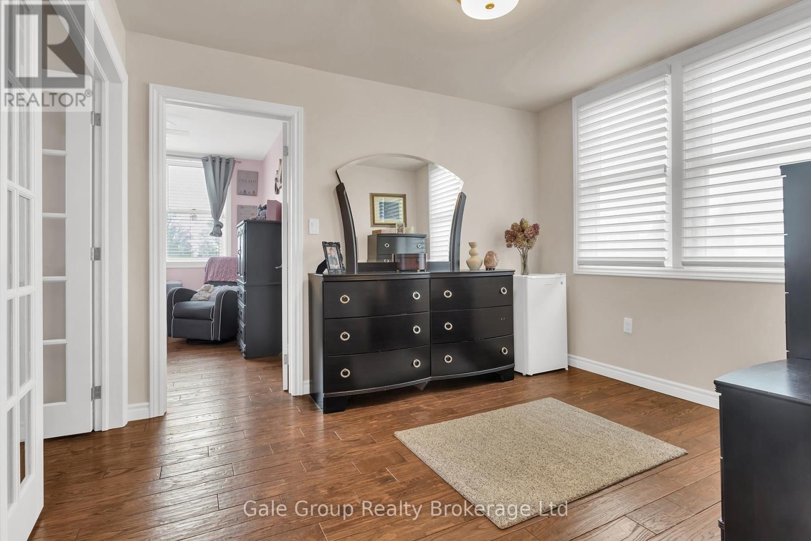 12 OXFORD STREET EAST Image 16