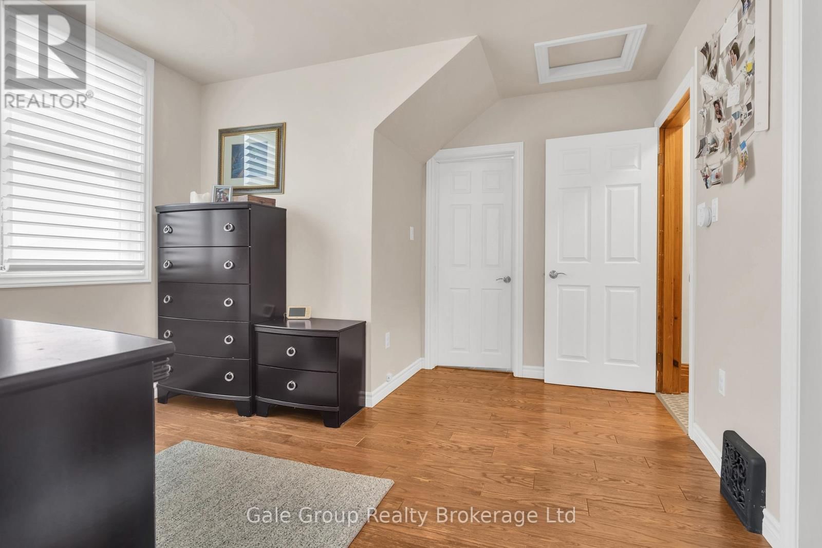 12 OXFORD STREET EAST Image 17