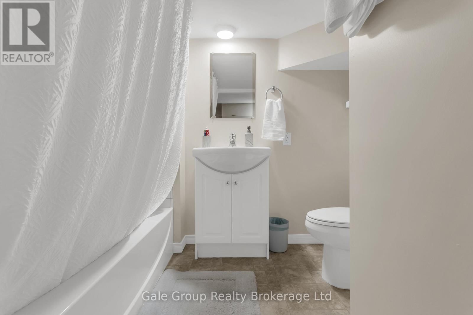 12 OXFORD STREET EAST Image 26